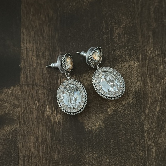 Swarovski Earrings ⭐️HP⭐️ - Picture 9 of 10